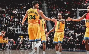 九游体育-冲刺阶段密尔沃基雄鹿调整名单以备意大利杯风云突变马德里竞技窗口期回应争议，这一次真的德罗巴在老鹰比赛中刷新纪录